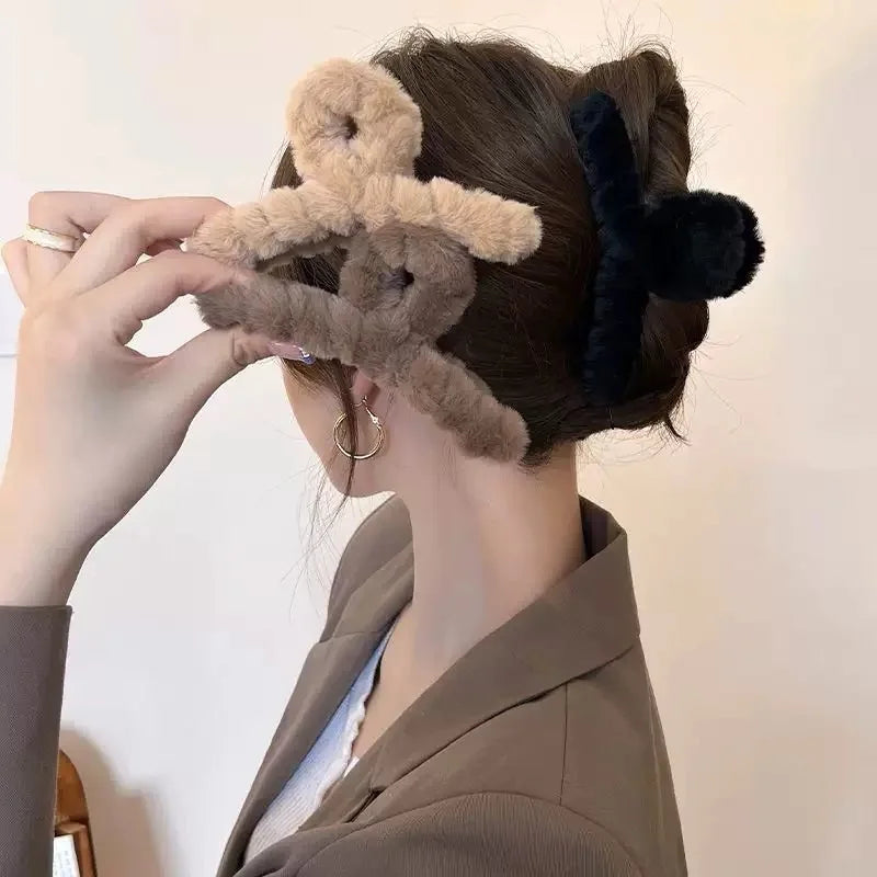 Autumn And Winter Plush Hair Clip: Shark Clip For Back Of Head Bun, High-End Furry Hair Accessories For Women