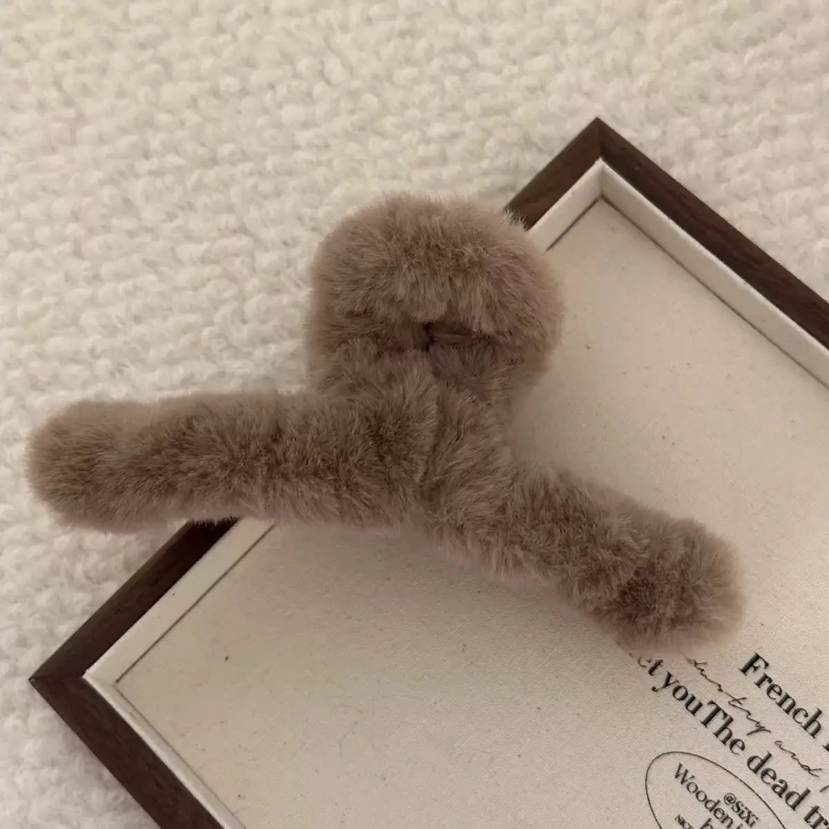 Autumn And Winter Plush Hair Clip: Shark Clip For Back Of Head Bun, High-End Furry Hair Accessories For Women