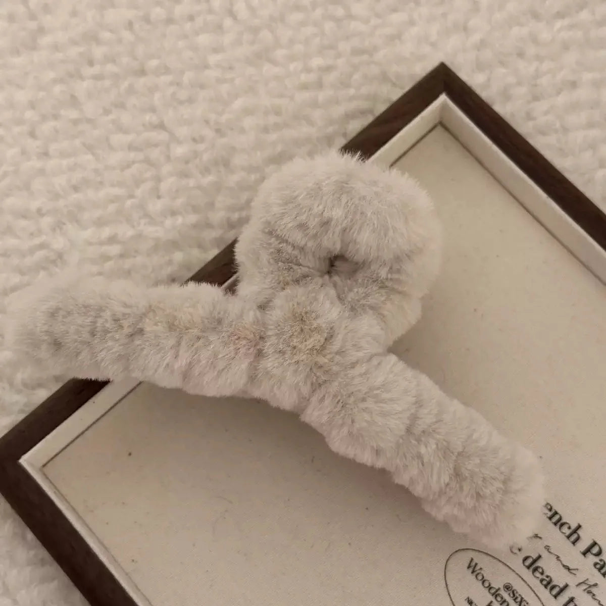Autumn And Winter Plush Hair Clip: Shark Clip For Back Of Head Bun, High-End Furry Hair Accessories For Women