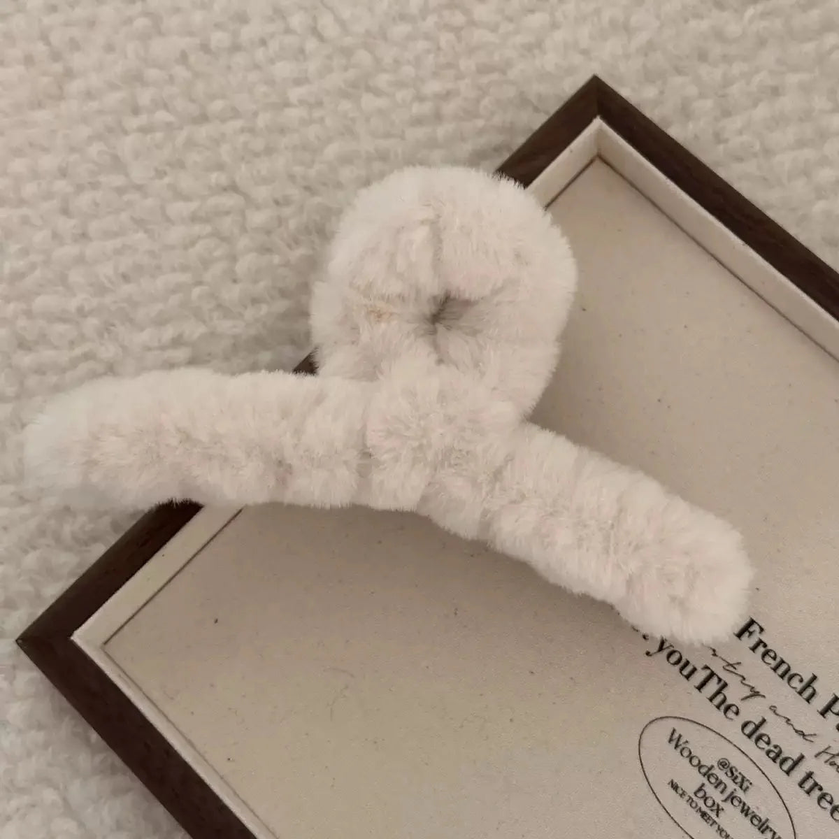 Autumn And Winter Plush Hair Clip: Shark Clip For Back Of Head Bun, High-End Furry Hair Accessories For Women