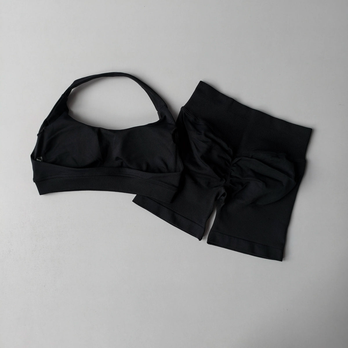 2 Pieces Yoga Suit for Women Seamless Fitness Gym Clothes Halter Sports Bra Matching Impact Shorts Workout Sets Gym Set Outfit